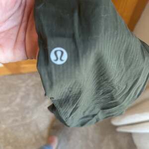Lululemon Dance Studio Mid-Rise Cropped Pants size 8 green